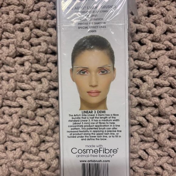 Artis Elite Linear 3 Makeup Brush - Picture 5 of 5